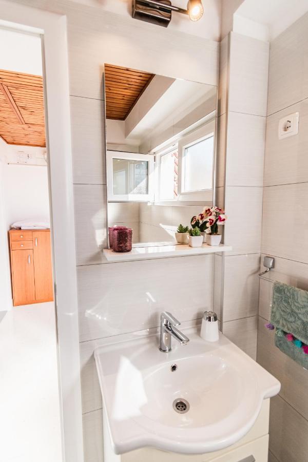 Holiday Home Marina Рогозница Экстерьер фото
