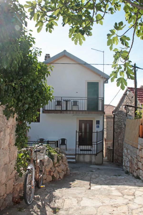 Holiday Home Marina Рогозница Экстерьер фото